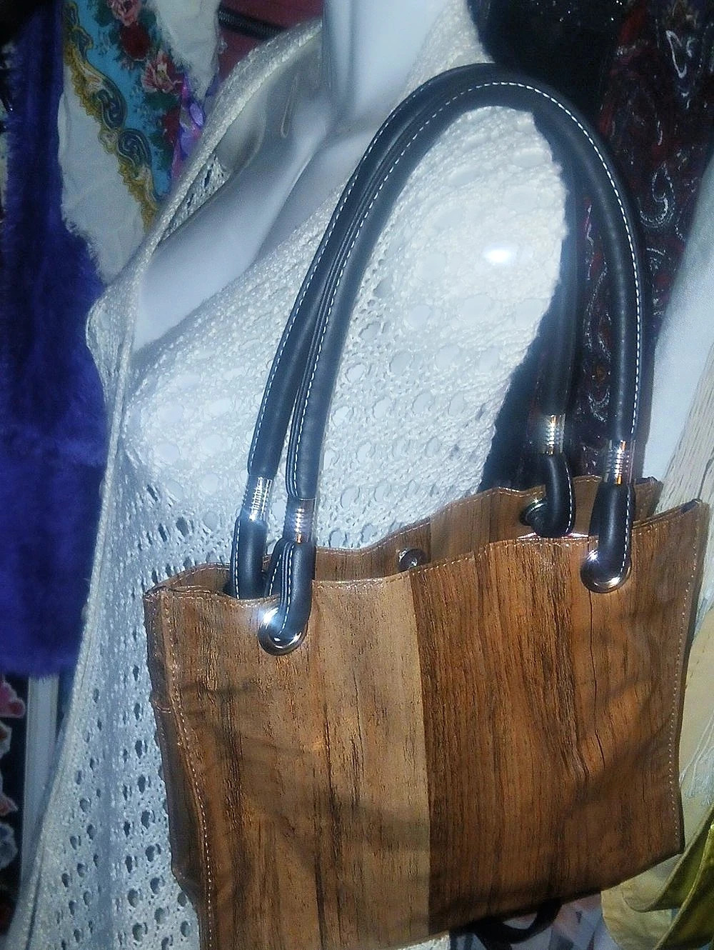 Flea Bags Woodgrain Oilcloth Tote Bag With Gingham Lining in Red & White